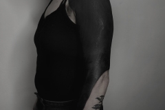 Tatuaje Manga Completa Blackout - Saturación Sólida Buenos Aires