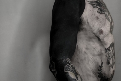 Tatuaje Manga Completa Blackout - Saturación Sólida Buenos Aires