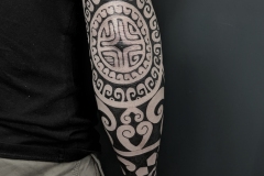 Tatuaje Manga Estilo Maorí Polinesio - Blackwork Buenos Aires